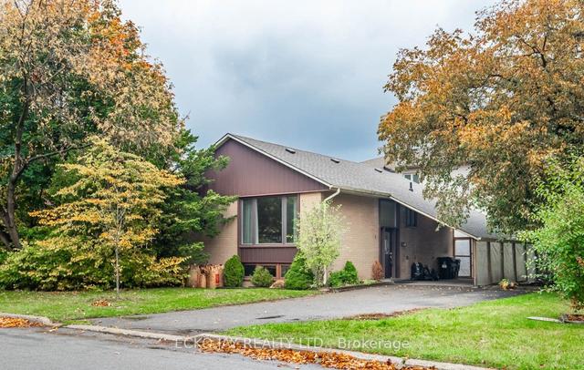 2 Overton Cres, House detached with 3 bedrooms, 2 bathrooms and 6 parking in Toronto ON | Image 1