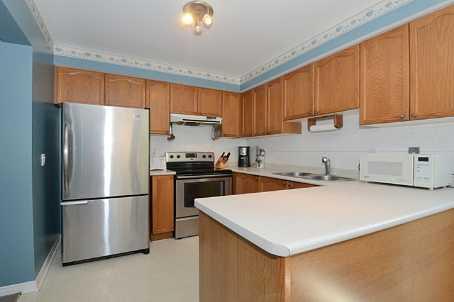55 - 833 Scollard Crt, Townhouse with 3 bedrooms, 3 bathrooms and 2 parking in Mississauga ON | Image 4