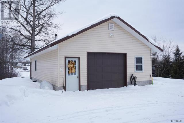 17 Third St E, House detached with 3 bedrooms, 2 bathrooms and null parking in James ON | Image 2