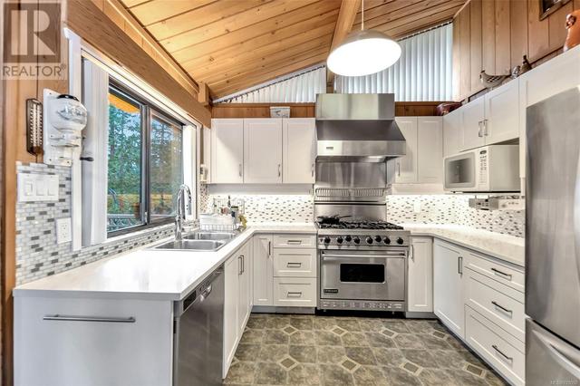 863 Walfred Rd, House detached with 2 bedrooms, 4 bathrooms and 4 parking in Langford BC | Image 13