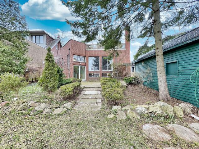 131 Glencairn Ave, House detached with 4 bedrooms, 2 bathrooms and 5 parking in Toronto ON | Image 32