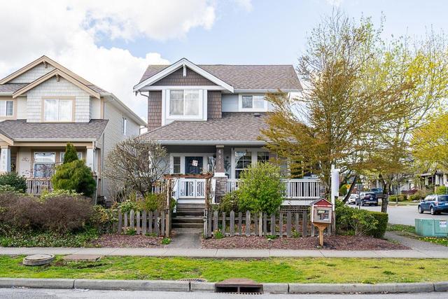 6869 192nd Street, House detached with 4 bedrooms, 4 bathrooms and 3 parking in Surrey BC | Image 3