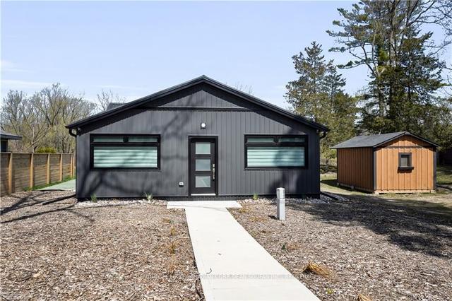 10031 Nipigon St, House detached with 2 bedrooms, 2 bathrooms and 3 parking in Lambton Shores ON | Image 34