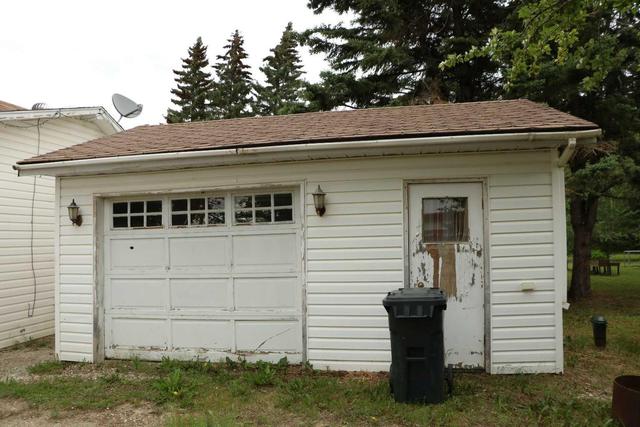 9820 102 Avenue, House detached with 3 bedrooms, 1 bathrooms and 4 parking in Hythe AB | Image 3