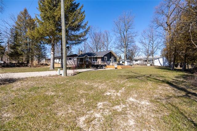 7566 Cornell Trail, House detached with 2 bedrooms, 1 bathrooms and null parking in Lambton Shores ON | Image 30