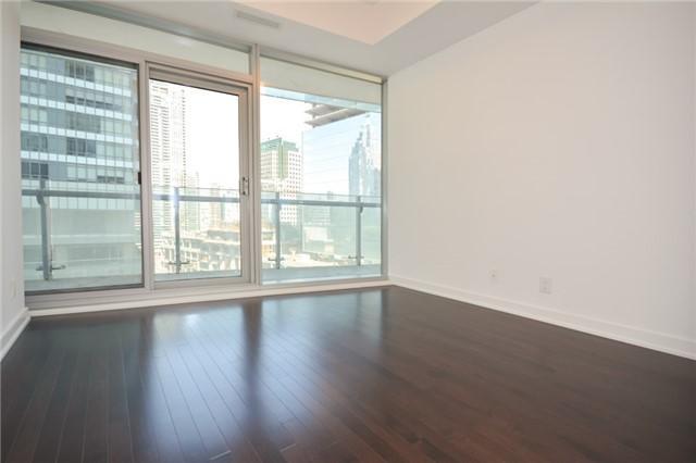 1001 - 14 York St, Condo with 3 bedrooms, 2 bathrooms and 1 parking in Toronto ON | Image 7