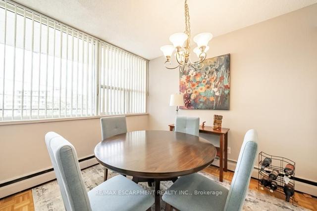402 - 293 Mohawk Rd E, Condo with 2 bedrooms, 1 bathrooms and 1 parking in Hamilton ON | Image 5