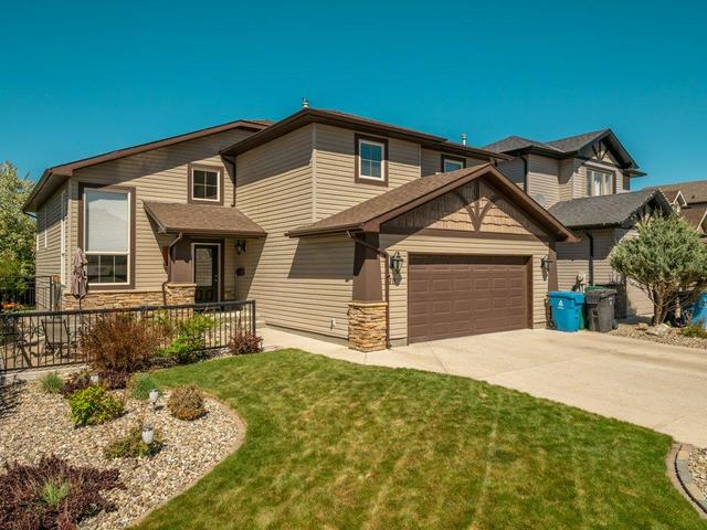 10 Canyoncrest Court W, House detached with 4 bedrooms, 3 bathrooms and 4 parking in Lethbridge AB | Image 2