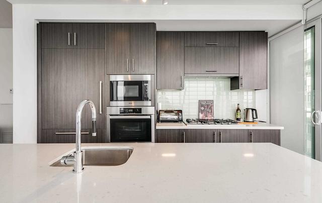 815 - 29 Queens Quay E, Condo with 2 bedrooms, 3 bathrooms and 2 parking in Toronto ON | Image 9