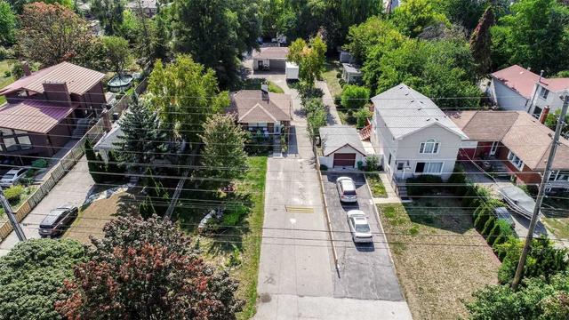 1524 Cawthra Rd, House detached with 2 bedrooms, 2 bathrooms and 13 parking in Mississauga ON | Image 1