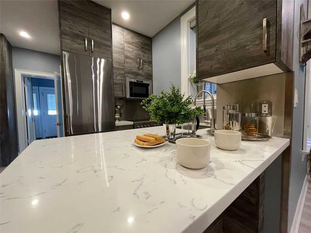main - 725 Palmerston Ave W, House semidetached with 2 bedrooms, 2 bathrooms and 0 parking in Toronto ON | Image 8