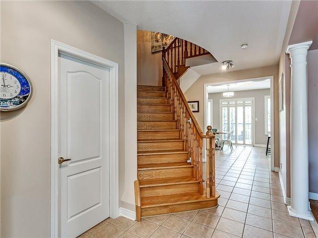 2145 Jardine Cres, House detached with 4 bedrooms, 5 bathrooms and 2 parking in Burlington ON | Image 2