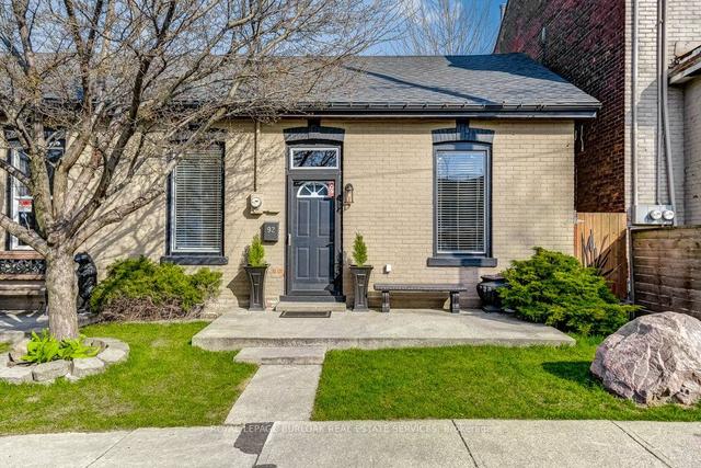 92 Steven St, House semidetached with 3 bedrooms, 1 bathrooms and 0 parking in Hamilton ON | Image 1