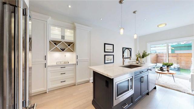 538 Quebec Ave, House semidetached with 3 bedrooms, 3 bathrooms and 2 parking in Toronto ON | Image 8