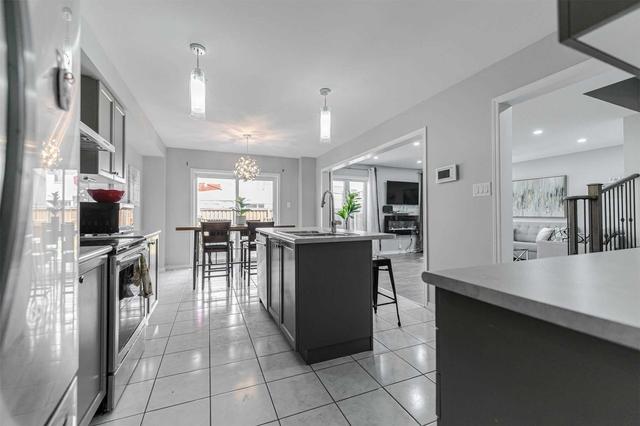 7726 Sassafras Tr, House detached with 4 bedrooms, 4 bathrooms and 6 parking in Niagara Falls ON | Image 7
