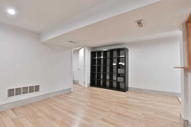 124 Hallam St, House detached with 4 bedrooms, 3 bathrooms and 1 parking in Toronto ON | Image 19
