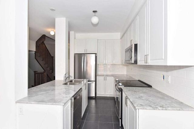 58 Farooq Blvd, House attached with 3 bedrooms, 3 bathrooms and 2 parking in Vaughan ON | Image 4