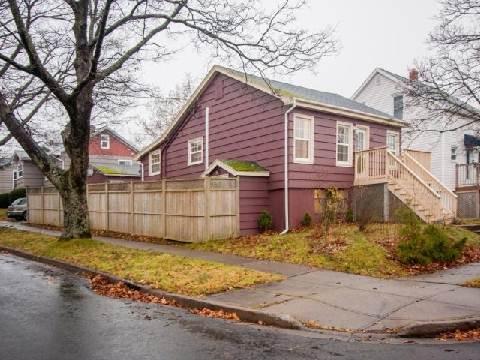 3556 Acadia St, House detached with 2 bedrooms, 2 bathrooms and 2 parking in Halifax NS | Image 1