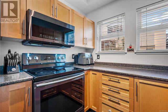 101 - 870 Short St, Condo with 2 bedrooms, 2 bathrooms and 1 parking in Saanich BC | Image 7