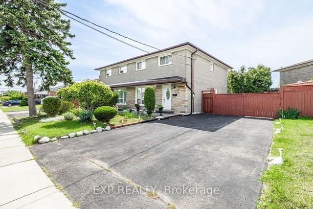 110 Navenby Cres, House semidetached with 4 bedrooms, 3 bathrooms and 6 parking in Toronto ON | Image 12