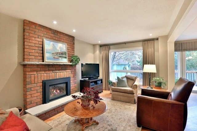2048 Grand Blvd, House detached with 4 bedrooms, 3 bathrooms and 2 parking in Oakville ON | Image 10