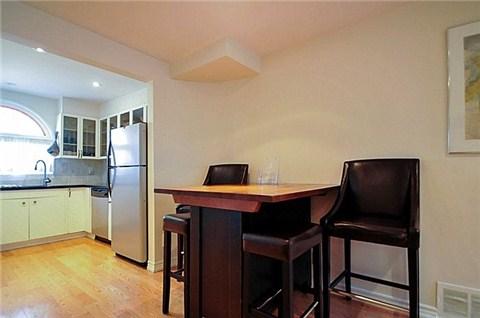 31 Belmont St, House attached with 2 bedrooms, 2 bathrooms and null parking in Toronto ON | Image 4