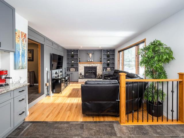 916 Woodbine Boulevard Sw, House detached with 3 bedrooms, 3 bathrooms and 5 parking in Calgary AB | Image 8