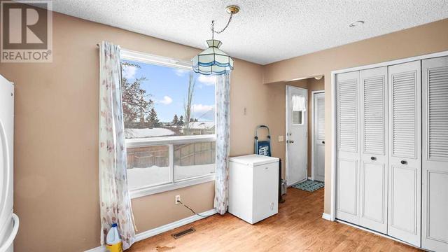 300 Berwick Drive Nw, House detached with 4 bedrooms, 1 bathrooms and 1 parking in Calgary AB | Image 14