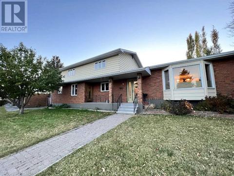1305 5 Street Ne, House detached with 6 bedrooms, 5 bathrooms and 2 parking in Calgary AB | Card Image