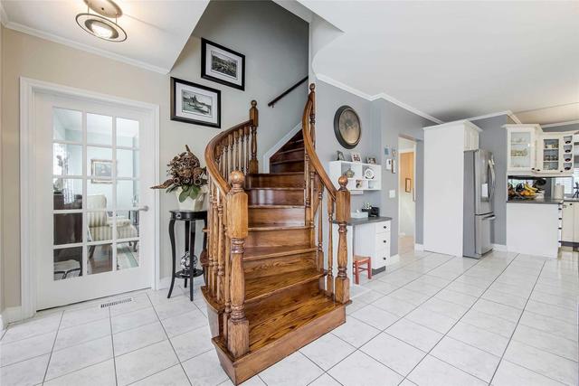 18 West Hill Dr, House detached with 3 bedrooms, 3 bathrooms and 12 parking in Toronto ON | Image 13