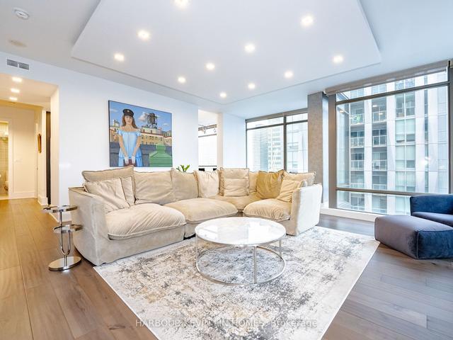 3003 - 18 Yorkville Ave, Condo with 2 bedrooms, 2 bathrooms and 1 parking in Toronto ON | Image 6