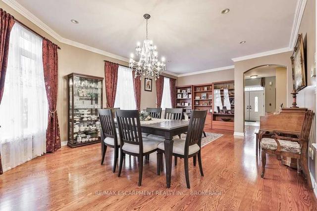 108 Danielson Crt, House detached with 4 bedrooms, 4 bathrooms and 7 parking in Mississauga ON | Image 3