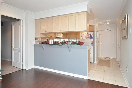 708 - 1140 Parkwest Pl, Condo with 2 bedrooms, 2 bathrooms and 1 parking in Mississauga ON | Image 5