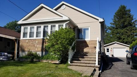 1217 Hebert St, House detached with 2 bedrooms, 2 bathrooms and 4 parking in Cornwall ON | Card Image
