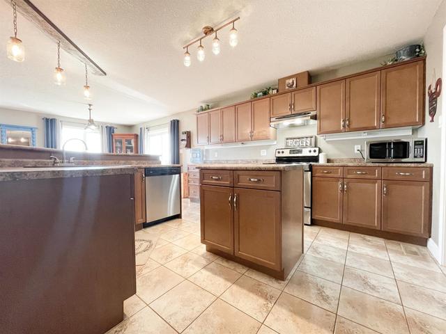 445043 Rr 45, House detached with 5 bedrooms, 3 bathrooms and null parking in Wainwright No. 61 AB | Image 7