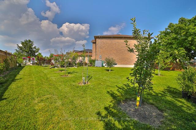 12 Lafleur Crt, House detached with 4 bedrooms, 5 bathrooms and 6 parking in Brampton ON | Image 33