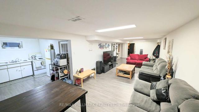 290 Searle Ave, House detached with 3 bedrooms, 2 bathrooms and 1 parking in Toronto ON | Image 11