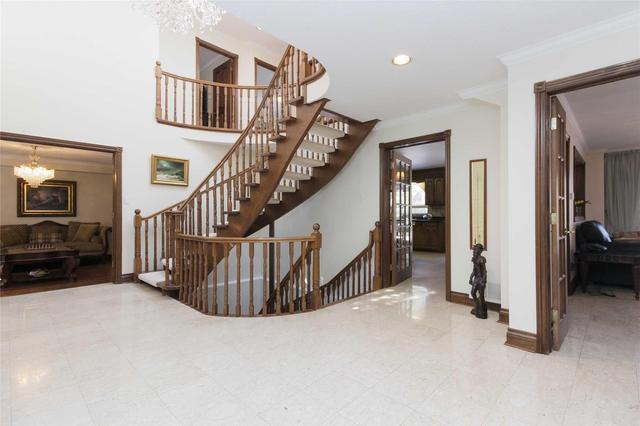 164 Wedgewood Dr, House detached with 4 bedrooms, 4 bathrooms and 6 parking in Toronto ON | Image 3