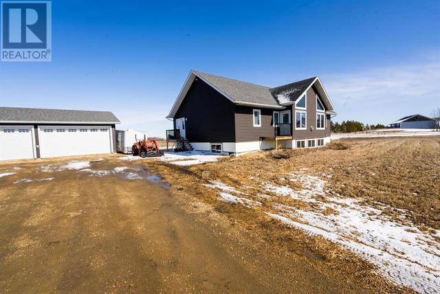 1004 Mccarter Avenue, House detached with 6 bedrooms, 3 bathrooms and 2 parking in Camrose County AB | Image 4