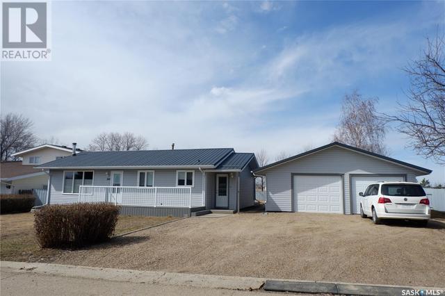 268 Westview Drive, House detached with 3 bedrooms, 2 bathrooms and null parking in Coronach SK | Image 1