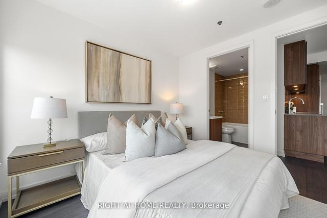 504 - 203 College St, Condo with 3 bedrooms, 3 bathrooms and 0 parking in Toronto ON | Image 2