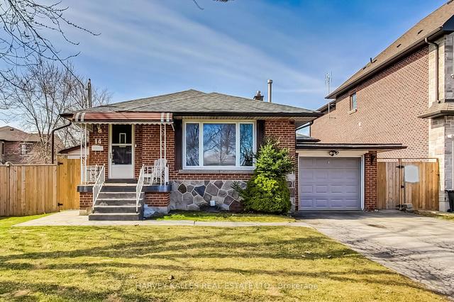 14 Almington St, House detached with 3 bedrooms, 3 bathrooms and 5 parking in Toronto ON | Image 1