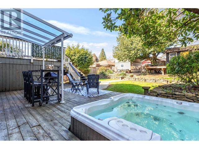448 W 14th Street, House detached with 6 bedrooms, 3 bathrooms and 4 parking in North Vancouver BC | Image 35