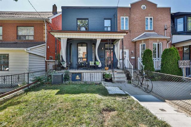 174 Lisgar St, House semidetached with 4 bedrooms, 3 bathrooms and 2 parking in Toronto ON | Image 1