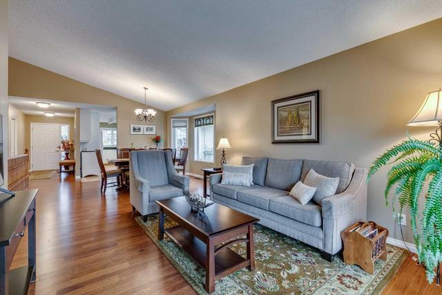133 Sienna Park Green Sw, Home with 3 bedrooms, 2 bathrooms and 4 parking in Calgary AB | Image 13
