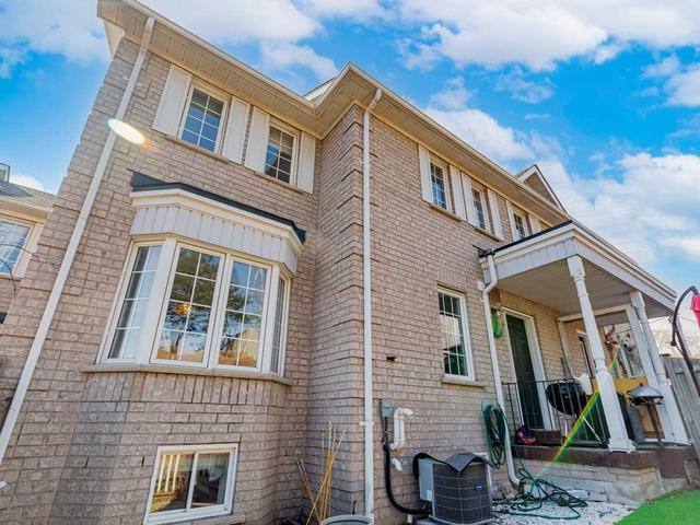 2393 Clearside Crt, House attached with 3 bedrooms, 2 bathrooms and 5 parking in Pickering ON | Image 21