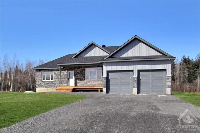 10545 Wylie Way, House detached with 3 bedrooms, 2 bathrooms and 8 parking in North Dundas ON | Image 1