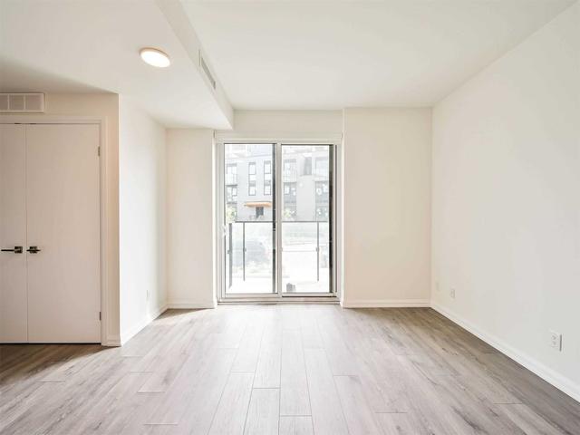 th30 - 10 Brin Dr, Townhouse with 3 bedrooms, 2 bathrooms and 1 parking in Toronto ON | Image 2