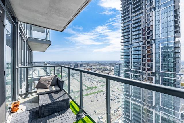 3510 - 7895 Jane St, Condo with 2 bedrooms, 2 bathrooms and 1 parking in Vaughan ON | Image 6