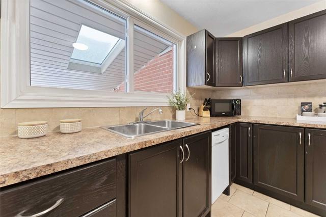 864 Upper Ottawa St, House detached with 3 bedrooms, 2 bathrooms and 7 parking in Hamilton ON | Image 6